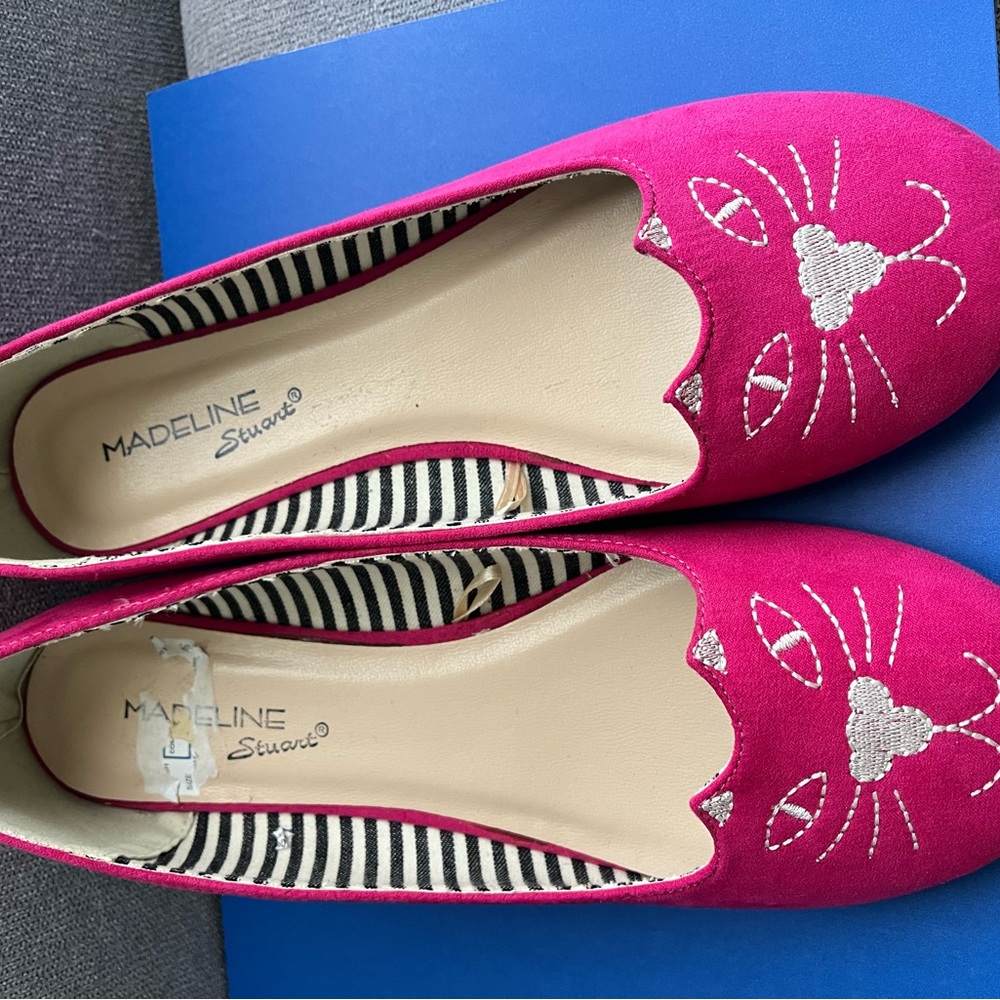 Madeline Stuart Fuchsia Embroidered Cat Ballet Flats